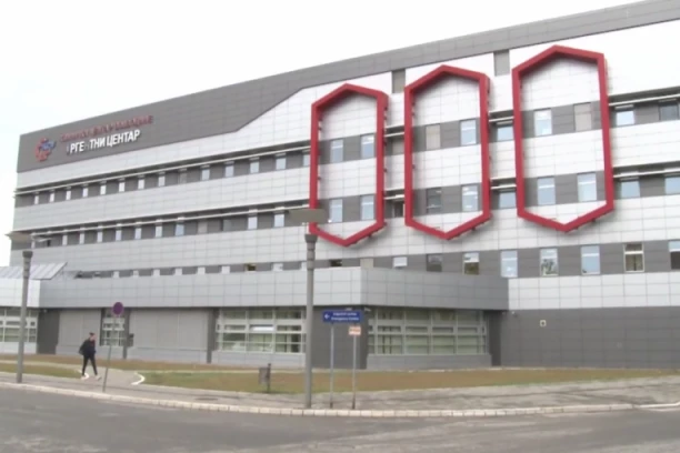 NESREĆA U NOVOM SADU: Žena pala sa zgrade (FOTO)