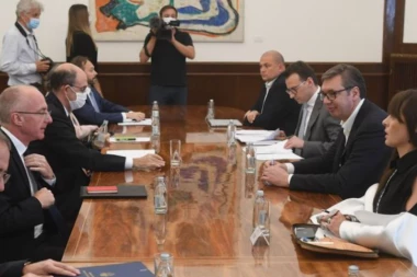 VUČIĆ SA AMBASADORIMA KVINTE: Neću dozvoliti poniženje ni Srbije, niti njenih građana!