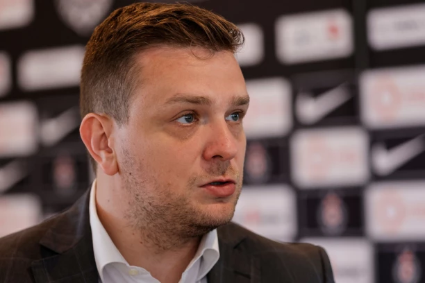 VAZURA POTVRDIO: Stranac STIŽE u Humsku!