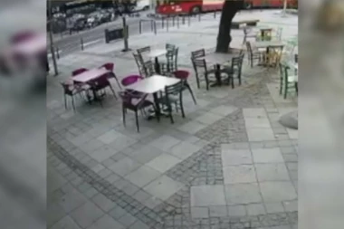 JEZIVO! SNIMAK STRAVIČNOG UDESA U BEOGRADU: Vozio u punoj brzini, pa se zakucao u zgradu (VIDEO)