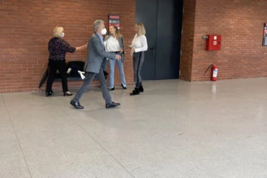 SUSRET MIROSLAVA ILIĆA I LEPE BRENE NA SUDU: Pevač prošao pored koleginice kao pored turskog groblja! (VIDEO)
