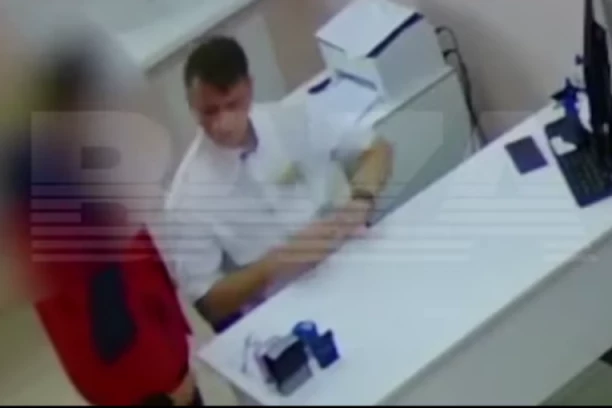 DOKTOR VLADIMIR PRETUČEN U ORDINACIJI: Uputio kompliment ženi koji je izazvao bes kod supruga (VIDEO)
