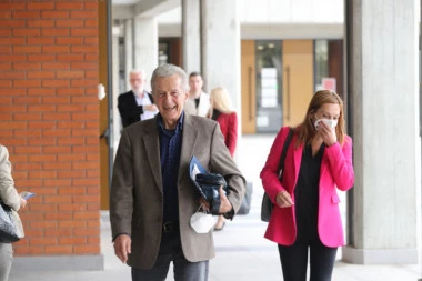 ZAVRŠENO SUĐENJE MIROSLAVU ILIĆU: Svedoci su ČETIRI sata davali izjave, a pevač je iz suda izašao NASMEJAN!