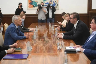 RUSIJA JOŠ JEDNOM PODRŽALA SRBIJU PO PITANJU KOSOVA! Vučić se sastao sa Bocan Harčenkom!