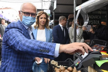 VESIĆ OBIŠAO PRODAVCE NA KALENIĆU: Digitalizacija i fiskalizacija stiže i na beogradske pijace