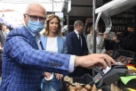 VESIĆ OBIŠAO PRODAVCE NA KALENIĆU: Digitalizacija i fiskalizacija stiže i na beogradske pijace