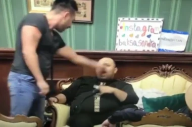 UZNEMIRUJUĆI VIDEO IZ ZADRUGE: Sandi UDARIO ŠAMAR Đoletu, pokazao agresivno ponašanje pred svima! (VIDEO)