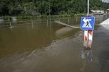 KATAKLIZMA U SREMSKOJ MITROVICI: Kolaps u saobraćaju, poplave napravile RUSVAJ! (VIDEO)