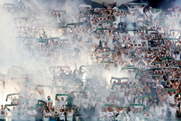 OVO LEDI KRV U ŽILAMA: Još jedna SPEKTAKULARNA koreografija navijača Legije, Englezi nisu znali šta ih je snašlo!