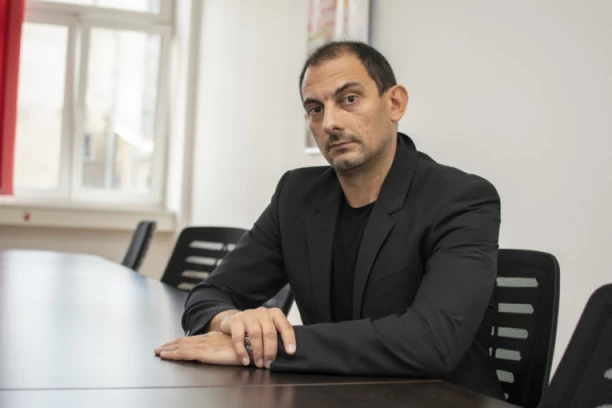 LAĐEVIĆEVA PRIJAVA DVA MESECA U FIOCI: Pritisak na Srpski telegraf i Republiku