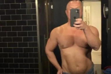 OVA FOTOGRAFIJA JE POSTALA VIRALNA: Da li prepoznajte koji je ovo POLITIČAR? (FOTO)