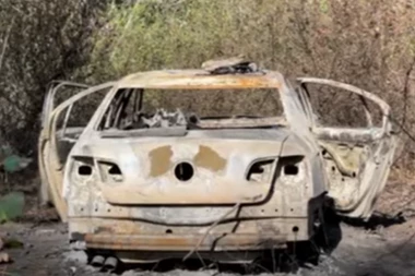 OVO JE ZAPALJENI AUTOMOBIL PORODICE ĐOKIĆ! Ostala samo olupina! ZBOG NEPRISTUPAČNOSTI TERENA IZVUČEN VILJUŠKAROM! (FOTO)