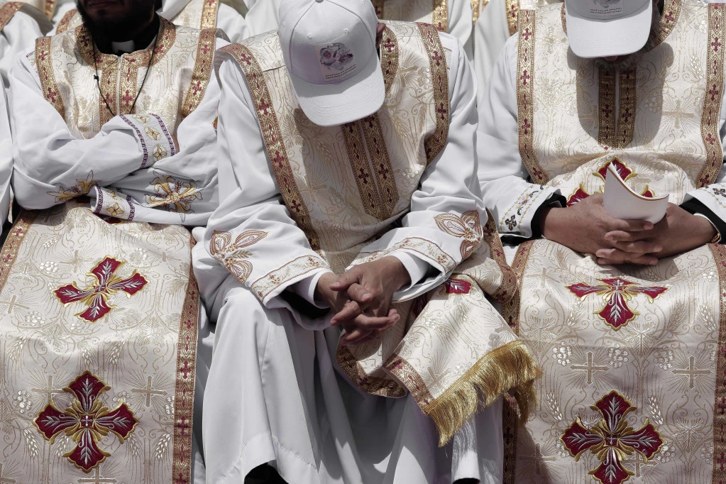 HOROR U SAD! Katoličko sveštenstvo zlostavljalo skoro 2.000 dece u Ilinoisu!