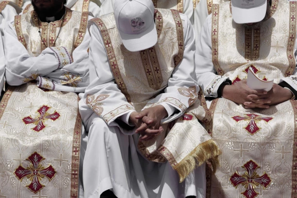 KATOLIČKI SVEŠTENICI I MONASI SILOVALI 216.000 DECE! Razotkrivena monstruozna praksa u Francuskoj, ŽRTVE SU IM BILE I ODRASLI S POSEBNIM POTREBAMA!