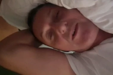 ISTORIJA SE PONAVLJA, ČETIRI GODINE KASNIJE! Šako Polumenta nastavlja sa spopadanjem: DAJ MI NEŠTO KAO JA TEBI SADA!(VIDEO)