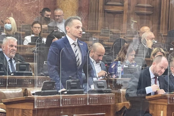 KRKOBABIĆ PODRŽAO ORLIĆA: On je najbolji predstavnik naše većine i najbolje poznaje skupštinski sistem