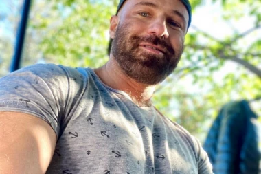 ČOVEK KOJI JE OŽENIO LUTKU SADA IMA NOVU LJUBAV: Kada vidite u KOGA je glumac sada zaljubljen, triput ćete se prekrstiti! (FOTO)