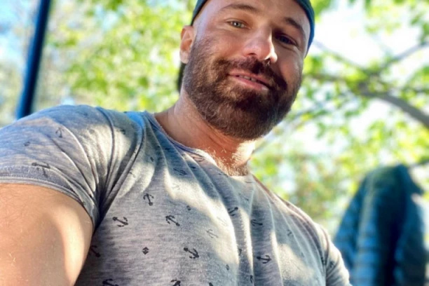 ČOVEK KOJI JE OŽENIO LUTKU SADA IMA NOVU LJUBAV: Kada vidite u KOGA je glumac sada zaljubljen, triput ćete se prekrstiti! (FOTO)