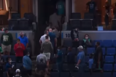 ALARM U NBA: Hitna evakuacija navijača i igrača - MEČ PREKINUT! (VIDEO)
