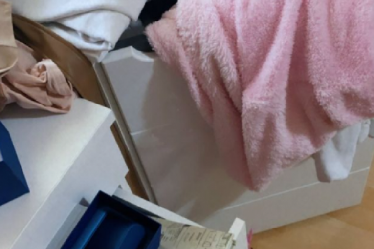 Anjina i Sarina soba nakon pljačke