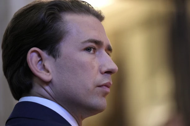 NISAM KRIMINALAC, PORUKE KOJE SAM SLAO SU ISTRGNUTE IZ KONTEKSTA! Kurc se branio nakon što mu je policija upala u kabinet, A EVO ŠTA JE ZGREŠIO!