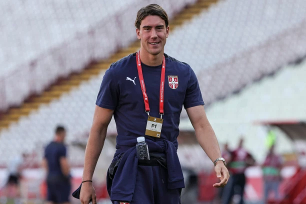 ULTRA POJAČANJE ZA TITULU: Vlahović spašava POSRNULOG velikana?!