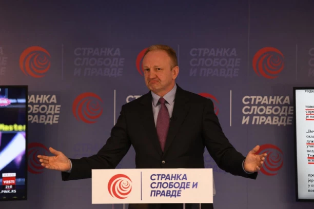 TADIĆEVI FUNKCIONERI SAMOFALOV I MARINA KOMAD OTKRILI ISTINU: Đilas je rasturio DS, a njegova sujeta je uništila jedinstvo opozicije!