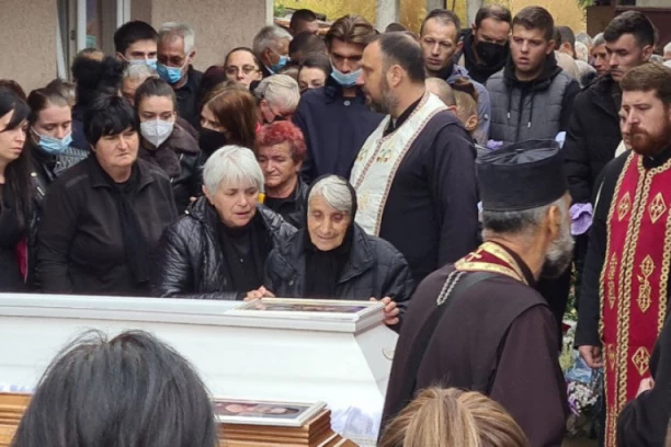 MAJKA UBIJENOG GORANA ĐOKIĆA POPILA OTROV! Komšije: Ne može da prežali gubitak sina, snaje i unuke!