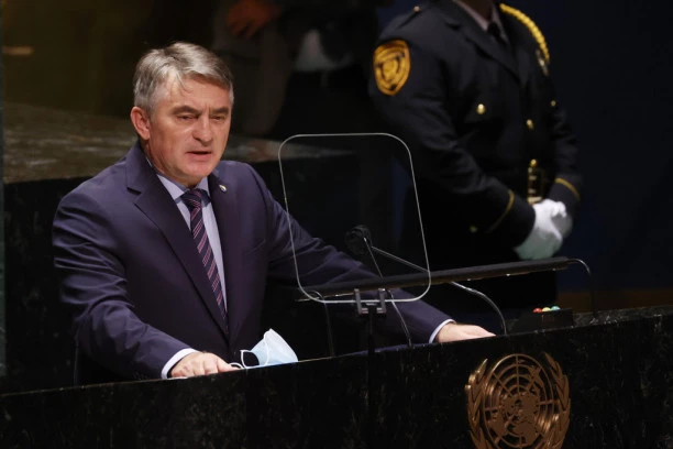 ŽELJKO KOMŠIĆ PRIZIVA RAT! Na Vučićev komentar da se Hrvatska i Srbija slažu 90% u vezi s BiH on izneo skandalozan komentar: TAKVI SU BILI I MILOŠEVIĆ I TUĐMAN!