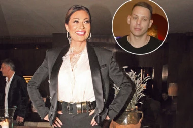 BOGDAN NE ISPUŠTA CECU IZ RUKE: Srejović uhvaćen sa pevačicom i svastikom u avionu, OVA scena je šokirala sve!