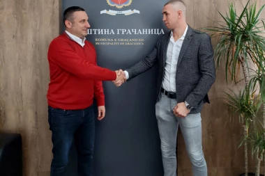 Marko Nikolić dovodi 100 Srba sa KiM u Beograd