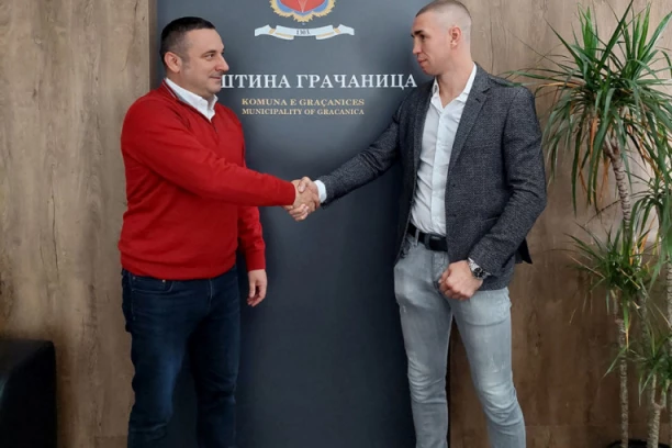 Marko Nikolić dovodi 100 Srba sa KiM u Beograd