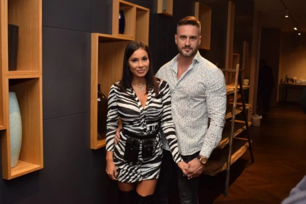 PEVAČICA MUKU MUČI SA TEŠKIM POROKOM: Mia Borisavljević nakon POROĐAJA dobila velike PROBLEME! (VIDEO)