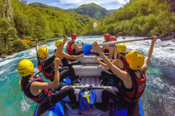 Iskustvo života: Rafting Tarom i Drinom po meri hedonista!