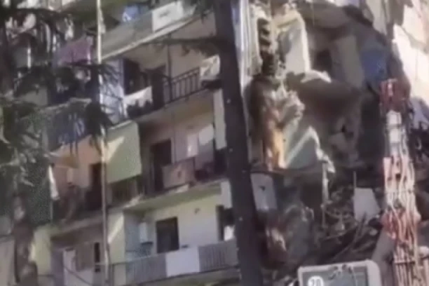 SRUŠIO SE DEO STAMBENE ZGRADE, IMA POVREĐENIH (FOTO/VIDEO)