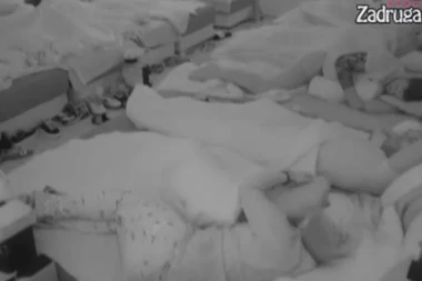 MATORA ZAVRŠILA U KREVETU SA MC ALEKS: Ležala kod nje do jutra, a evo šta je radila! (FOTO/VIDEO)