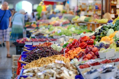 SRBI ŠOKIRANI CENAMA NA GRČKIM PIJACAMA: Evo koliko košta voće i povrće!