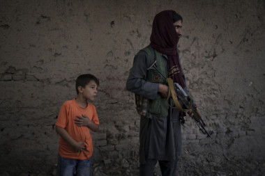 PRODAJU DECU ZA 500 DOLARA: Borba za opstanak u Avganistanu, očajni roditelji NUDILI svoju bebu snimatelju BBC!