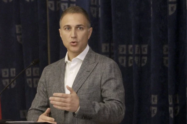 STEFANOVIĆ ZABIO NOŽ U LEĐA VUČIĆU: Ministar odbrane duguje odgovore na mnoga važna pitanja!