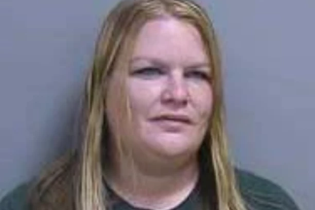 I TO JE AMERIKA! Optužena za TERORIZAM, a samo je želela da DUŽE UŽIVA SA DEČKOM U KREVETU!