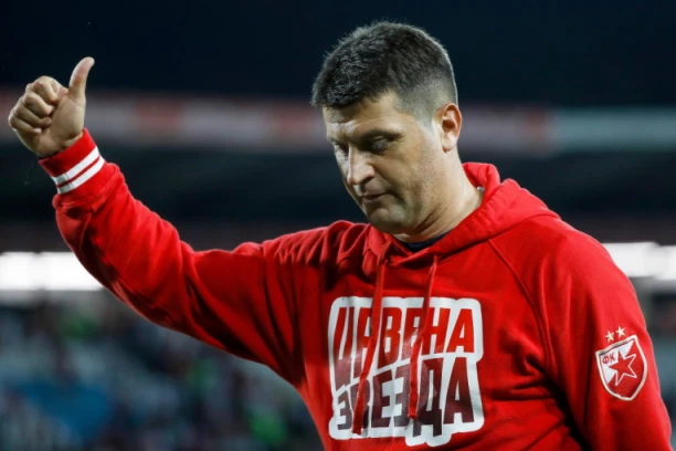 GENIJALNA ILUSTRACIJA: Vladan Milojević pokazuje CRVENI KARTON Baraku Baharu (FOTO)