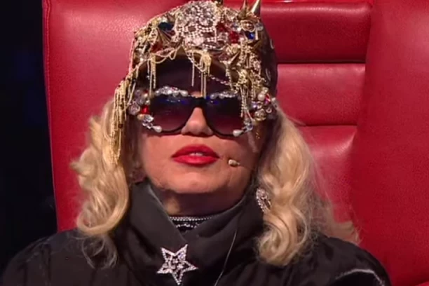 NADU TOPČAGIĆ POJEO BLAM UŽIVO U EMISIJI: Pevačica nije smela da napravi ovakav LAPSUS! (FOTO/VIDEO)