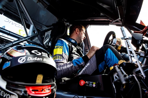 Auto potpuno uništen: Borković posle udesa završio u bolnici! (FOTO)