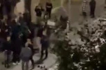 TOTALNI HAOS U KNINU: Opšta tuča na ulicama, Hrvati sa Kosova u obračunu sa Torcidom (VIDEO)