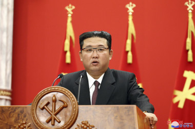 DEMONSTRACIJA MOĆI: Kim nakon vojne parade obećao ubrzani razvoj NUKLEARNOG oružja