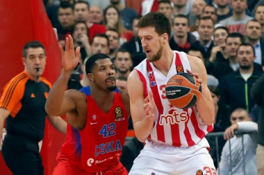 PRESEKAO: Centar ZAVRŠAVA karijeru!