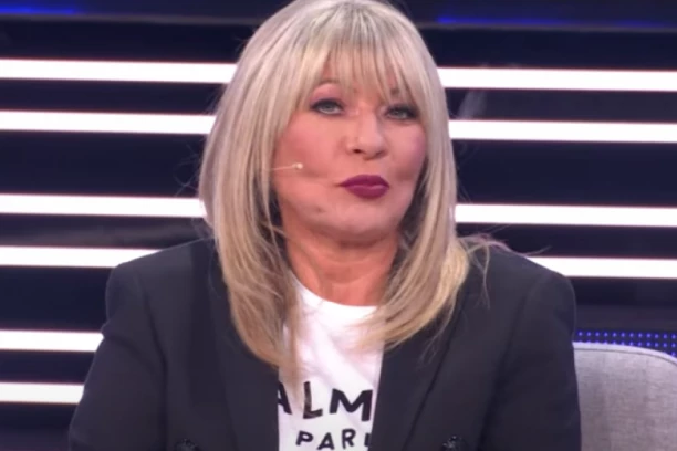 SUPRUGA SAŠE POPOVIĆA PONIZILA VODITELJKU TOKOM PROGRAMA UŽIVO! Suzana Jovanović nezadovoljna i besna: SRAM VAS BILO, NA ŠTA TO LIČIŠ!