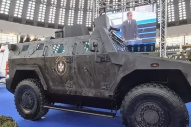 SUPRUGA MIROSLAVA LAZANSKOG GANUTA GESTOM DRŽAVE: Lepo je što su mu se odužili i na ovaj način (FOTO)