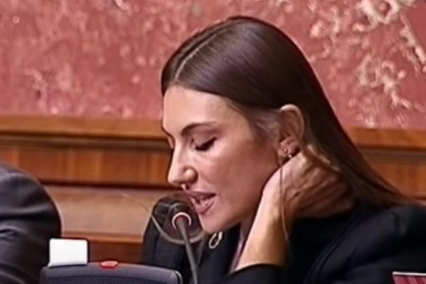 BIVŠA NARODNA POSLANICA RADI U KINESKOM TRŽNOM CENTRU: Nakon teških problema sa MENTALNIM zdravljem, okrenula novi list - evo kako danas izgleda! (FOTO)