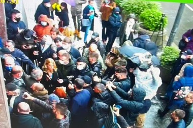 SKANDAL U REŽIJI ŽUTOG TAJKUNA! Đilasovi huligani napravili haos u centru Beograda, SABOTIRAJU GRADNJU METROA! (FOTO)